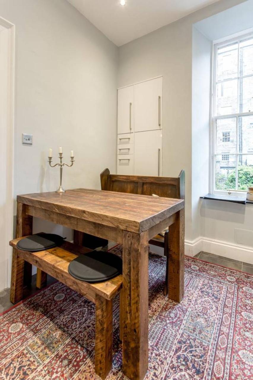 Joivy Converted Flat In Historic Building In New Town Edinburgh Exterior photo
